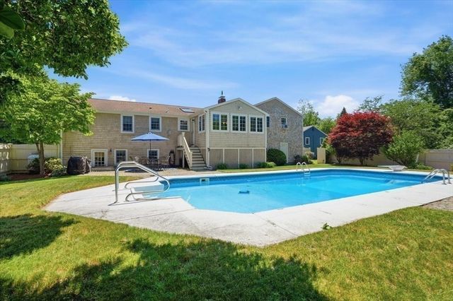 27 Tilden Cr, Weymouth, MA 02190