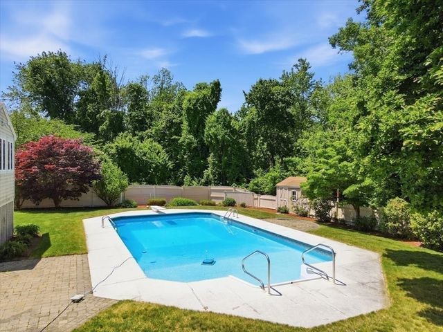 27 Tilden Cr, Weymouth, MA 02190