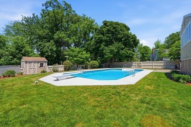 27 Tilden Cr, Weymouth, MA 02190