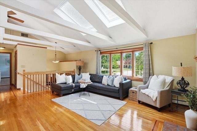 27 Tilden Cr, Weymouth, MA 02190