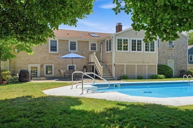 27 Tilden Cr, Weymouth, MA 02190