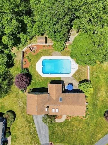 27 Tilden Cr, Weymouth, MA 02190