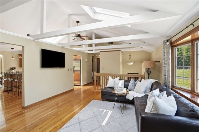 27 Tilden Cr, Weymouth, MA 02190