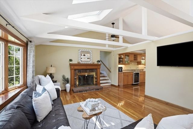 27 Tilden Cr, Weymouth, MA 02190