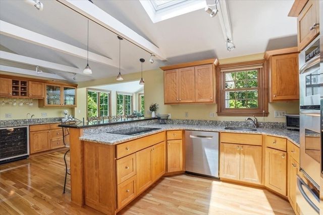 27 Tilden Cr, Weymouth, MA 02190