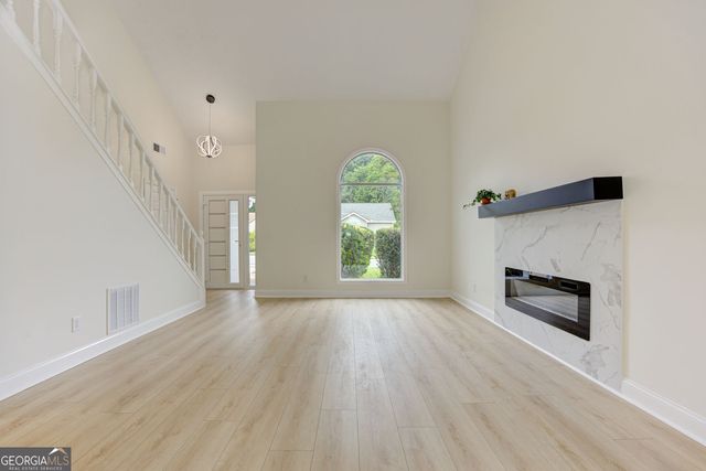 1039 Boardwalk Drive, Lawrenceville, GA 30044