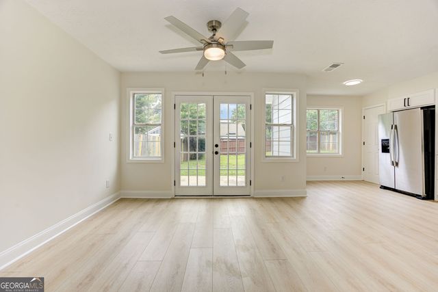 1039 Boardwalk Drive, Lawrenceville, GA 30044
