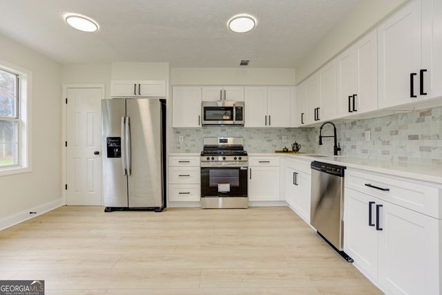1039 Boardwalk Drive, Lawrenceville, GA 30044