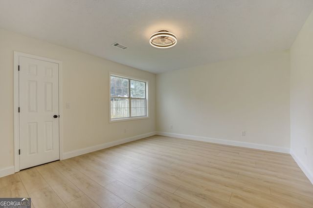 1039 Boardwalk Drive, Lawrenceville, GA 30044