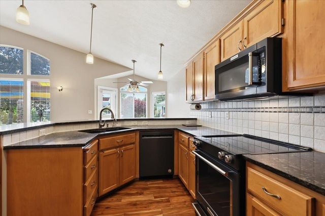 7807 N H St, Spokane, WA 99205