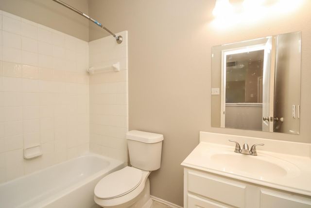 2523 Flycatcher Cove Drive, League City, TX 77573