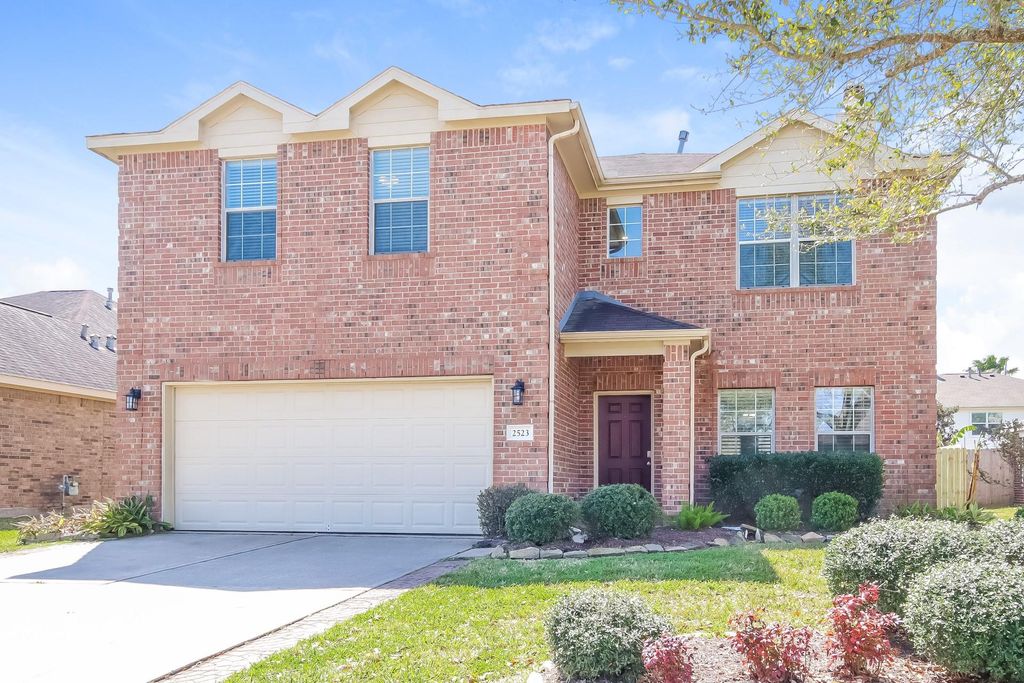 2523 Flycatcher Cove Drive, League City, TX 77573