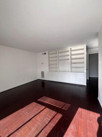 5123 Del Monte Drive 1, Houston, TX 77056