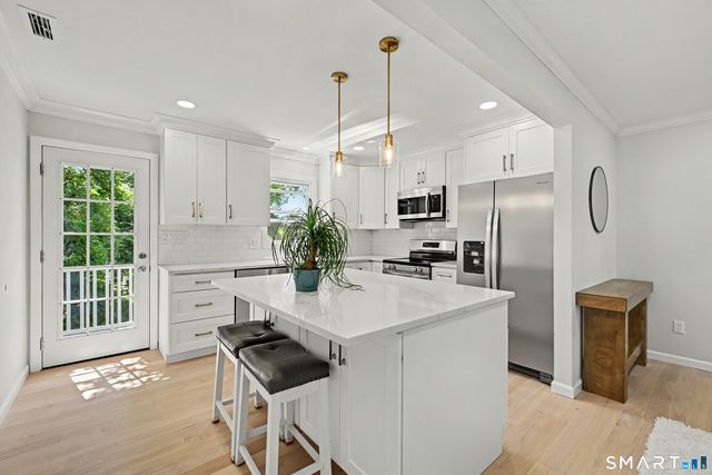 80 Coolidge Avenue, Stamford, CT 06906