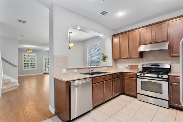 1310 W Parmer LN 2002, Austin, TX 78727