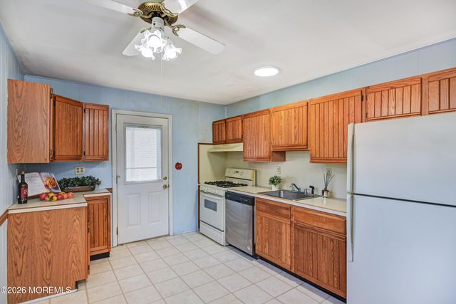 104 Pinetree Drive, Sayreville, NJ 08859