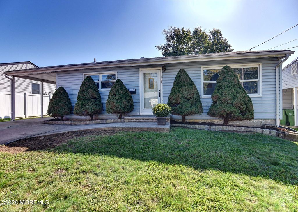104 Pinetree Drive, Sayreville, NJ 08859