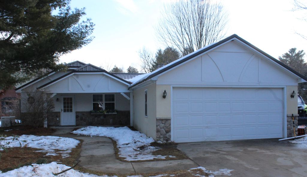 1132 N Meadowbrook Road, White Cloud, MI 49349