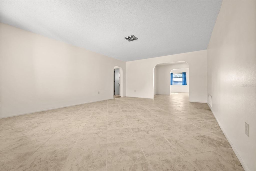 Image 5 of property listing at 3264 VIRGINIA ROAD, Venice, FL 34293