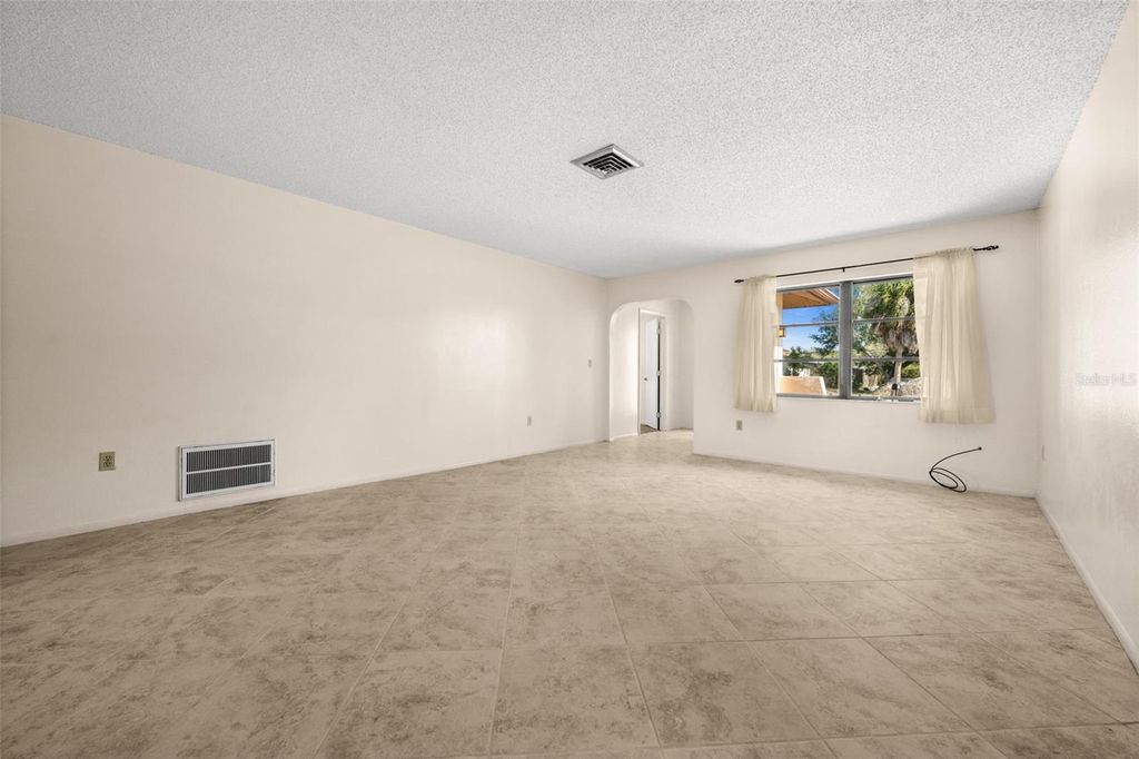 Image 6 of property listing at 3264 VIRGINIA ROAD, Venice, FL 34293