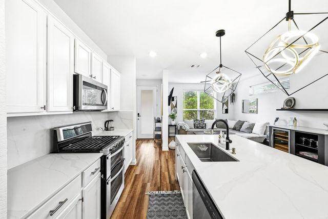 8009 Mellencamp DR 212, Austin, TX 78744