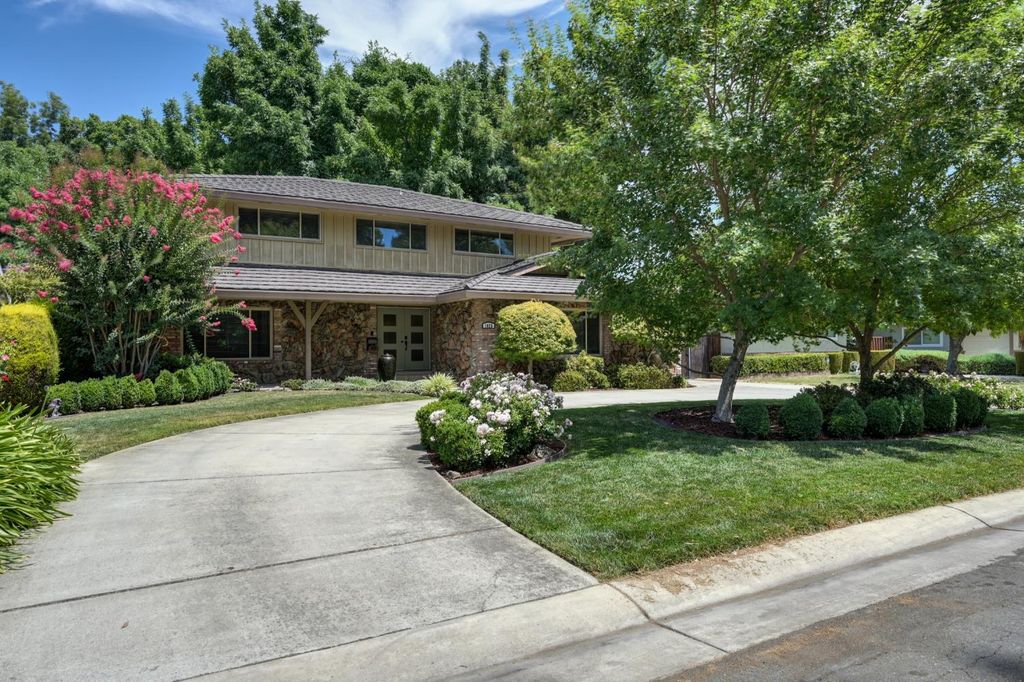 1025 Piedmont Dr, Sacramento, CA 95822