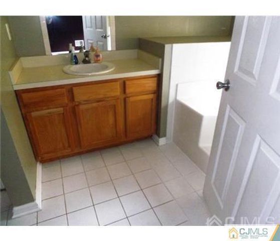 18 Lakeview Drive, Helmetta, NJ 08828