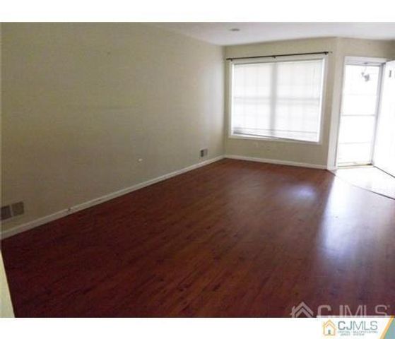 18 Lakeview Drive, Helmetta, NJ 08828