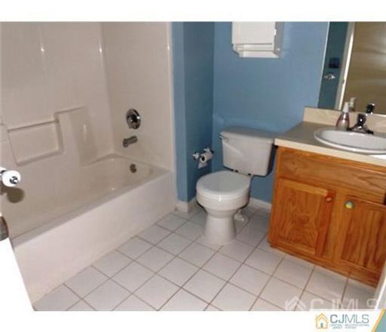 18 Lakeview Drive, Helmetta, NJ 08828