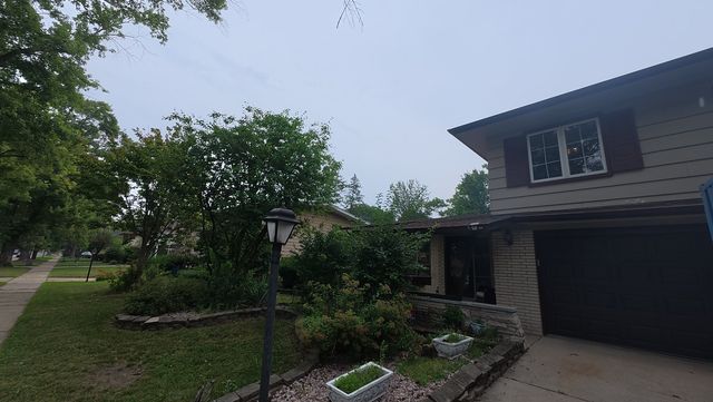 411 N Illinois Avenue, Glenwood, IL 60425