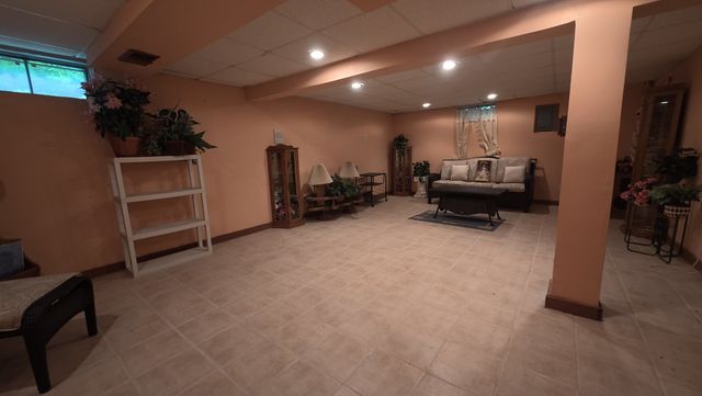 411 N Illinois Avenue, Glenwood, IL 60425