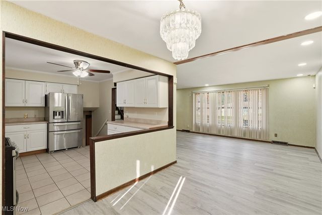 2207 Oaklawn Drive, Parma, OH 44134