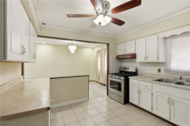 2207 Oaklawn Drive, Parma, OH 44134