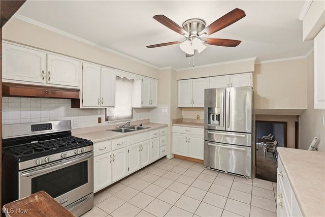 2207 Oaklawn Drive, Parma, OH 44134