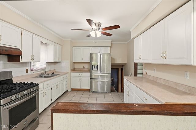 2207 Oaklawn Drive, Parma, OH 44134