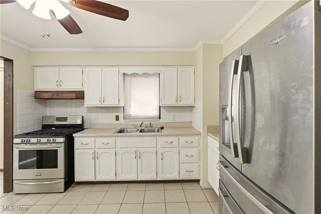 2207 Oaklawn Drive, Parma, OH 44134