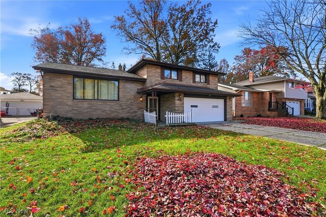 2207 Oaklawn Drive, Parma, OH 44134