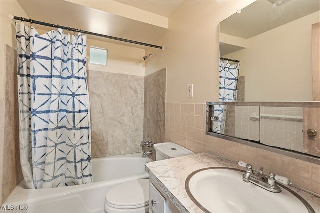 2207 Oaklawn Drive, Parma, OH 44134