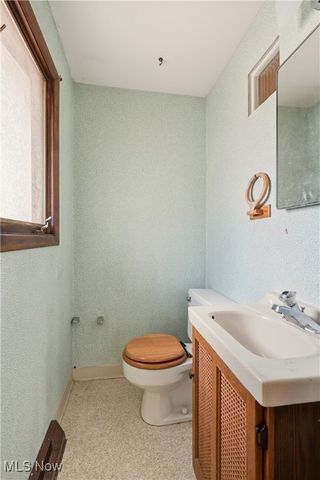 2207 Oaklawn Drive, Parma, OH 44134