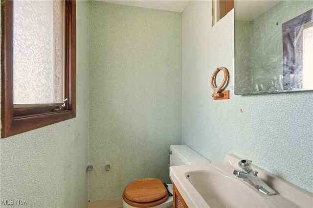 2207 Oaklawn Drive, Parma, OH 44134