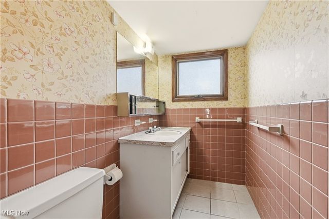 2207 Oaklawn Drive, Parma, OH 44134