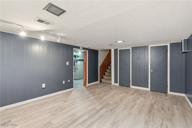 2207 Oaklawn Drive, Parma, OH 44134