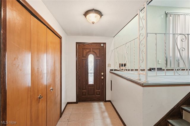 2207 Oaklawn Drive, Parma, OH 44134