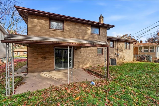 2207 Oaklawn Drive, Parma, OH 44134