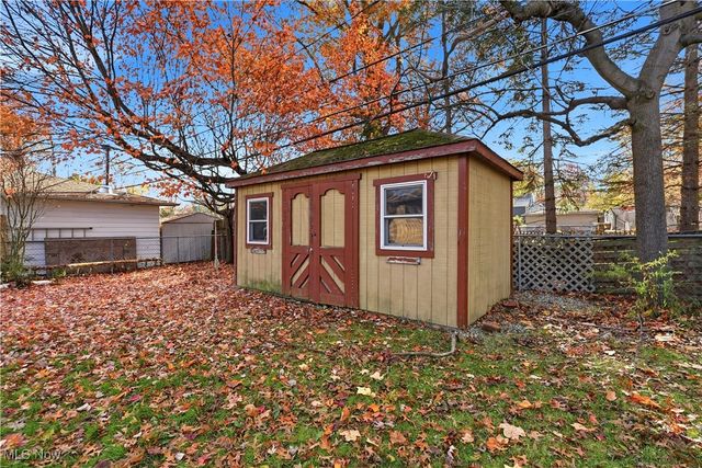 2207 Oaklawn Drive, Parma, OH 44134