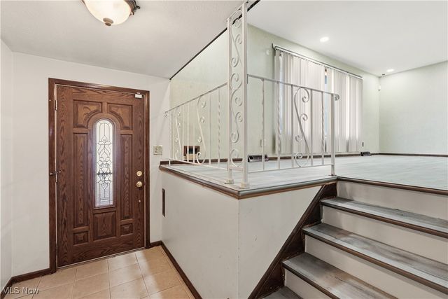 2207 Oaklawn Drive, Parma, OH 44134