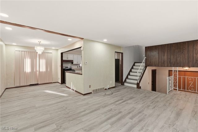 2207 Oaklawn Drive, Parma, OH 44134