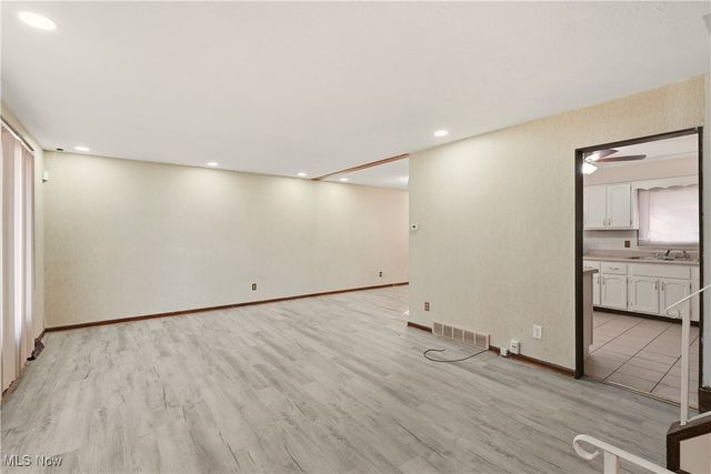 2207 Oaklawn Drive, Parma, OH 44134