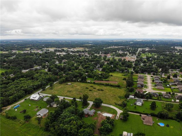 513 N Byers Avenue, Gentry, AR 72734
