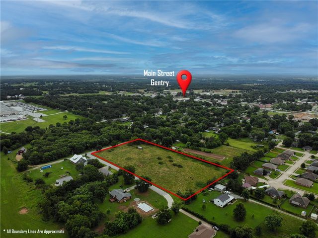 513 N Byers Avenue, Gentry, AR 72734